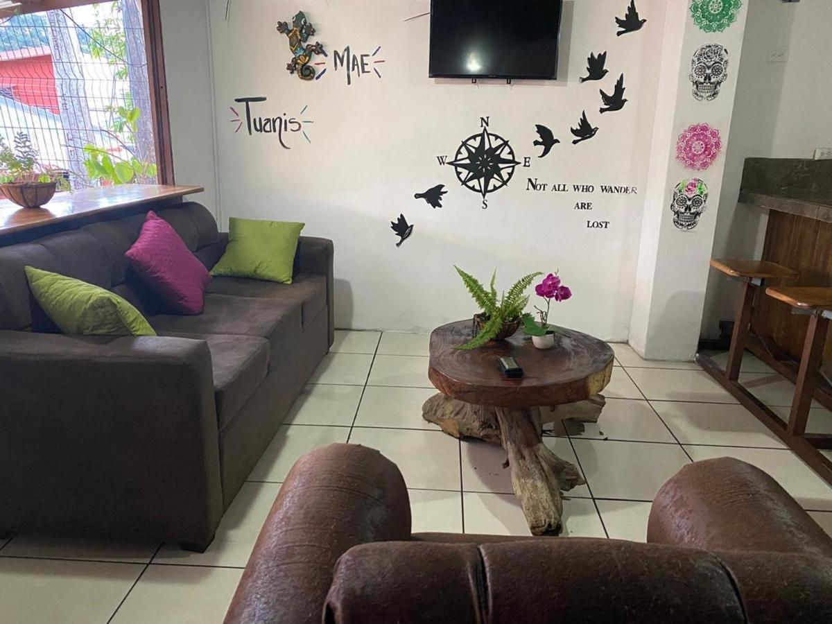 Passifloras Hostel Quepos Exterior photo